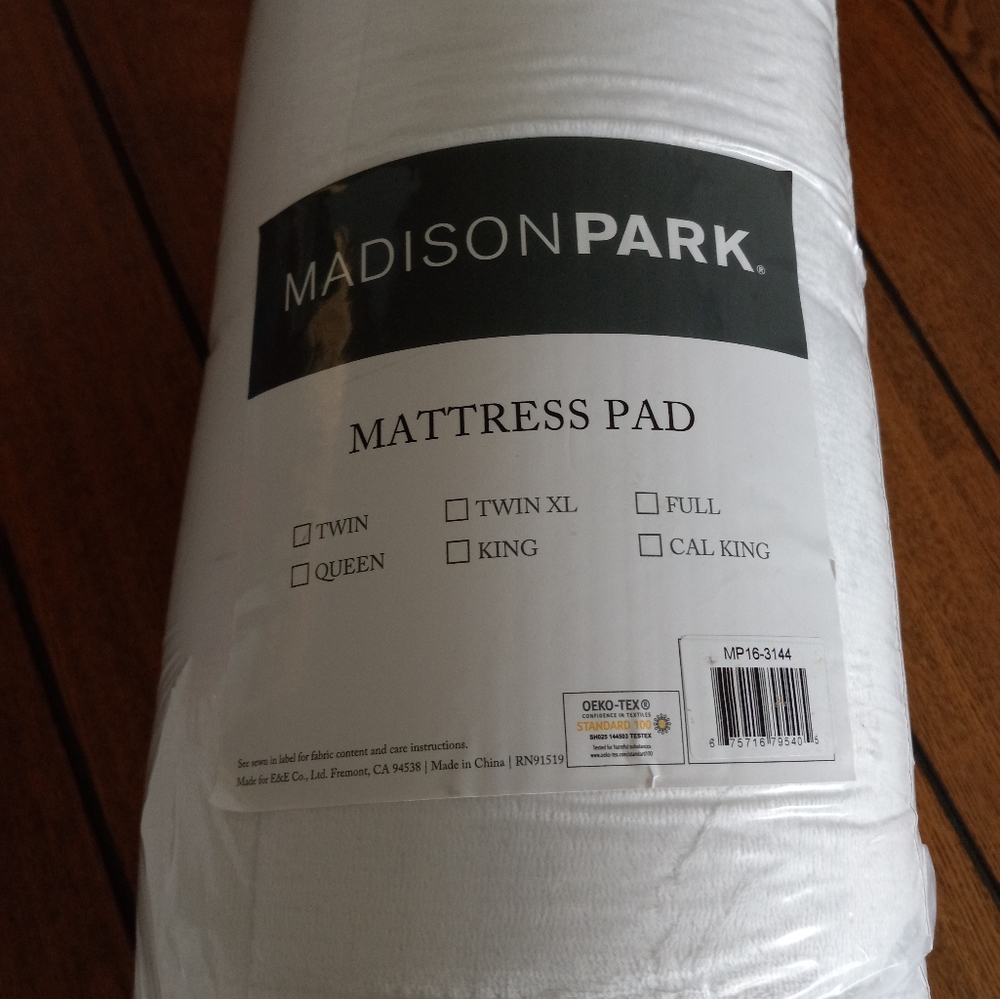 MADISON PARK MATTRESS PAD NEW SIZE TWIN $25 - Picture 2 of 5